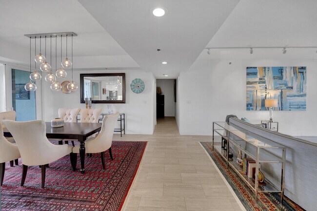 Building Photo - 4114 W Palm Aire Dr