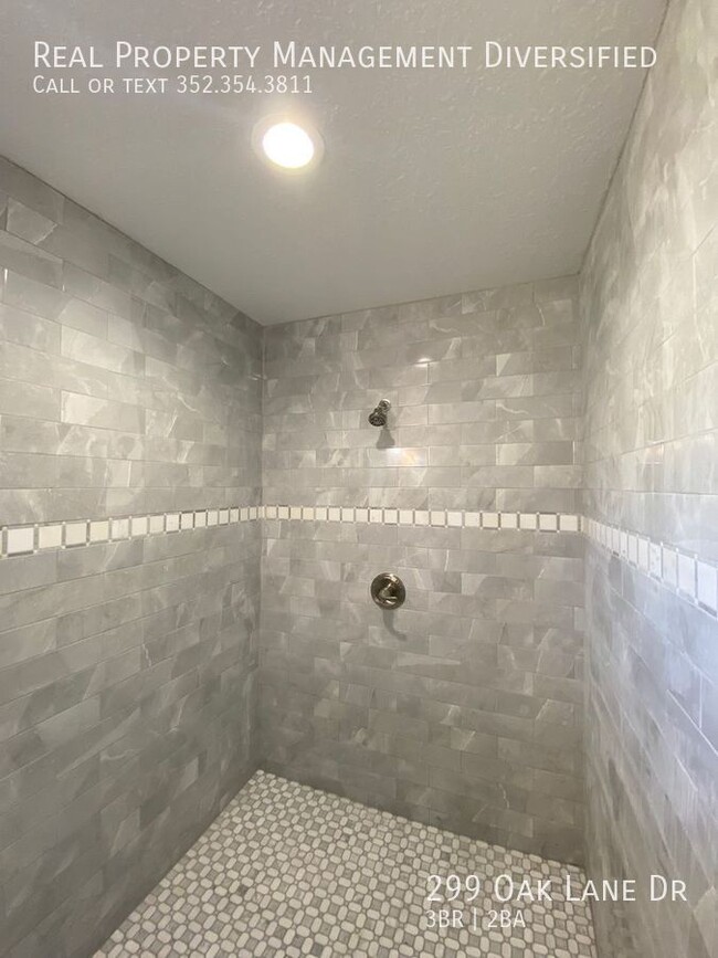 Building Photo - 299 Oak Ln Dr