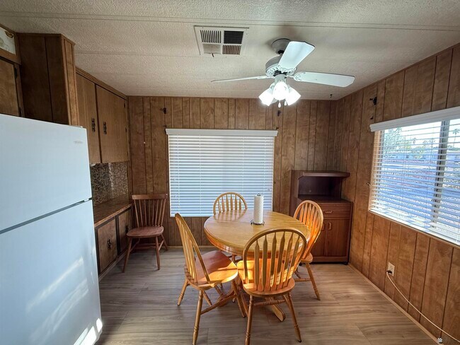 Building Photo - 9384 E Ranch Dr