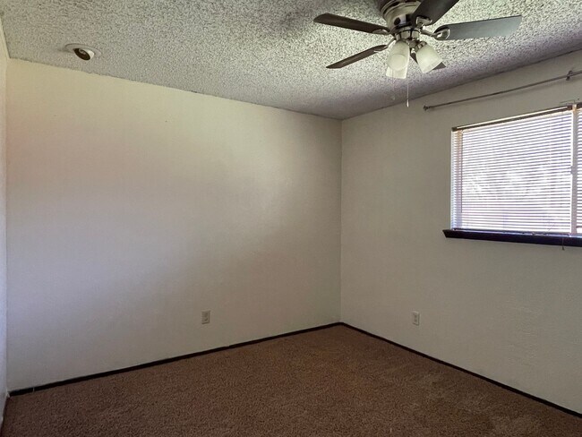Building Photo - 4009 Eastridge Dr