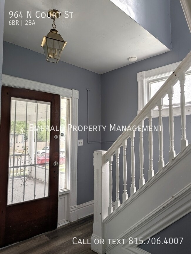 Building Photo - 964 N Court St