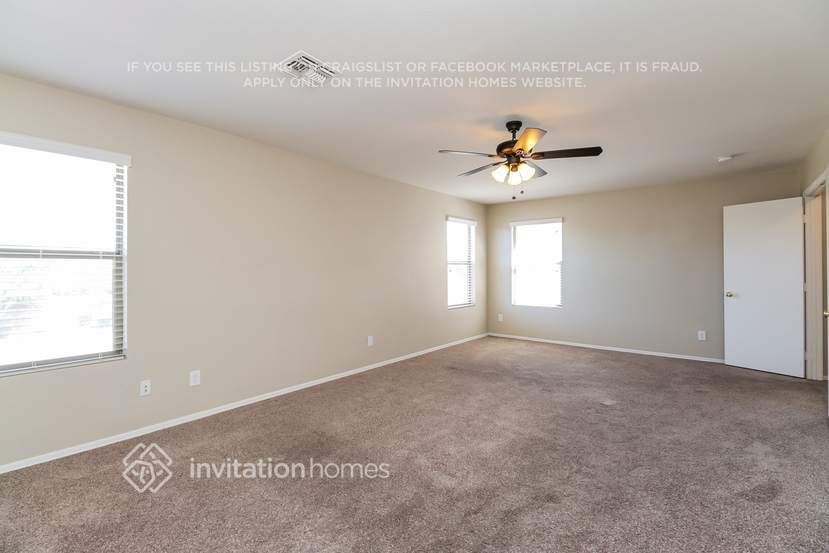 Building Photo - 2066 E Spruce Dr