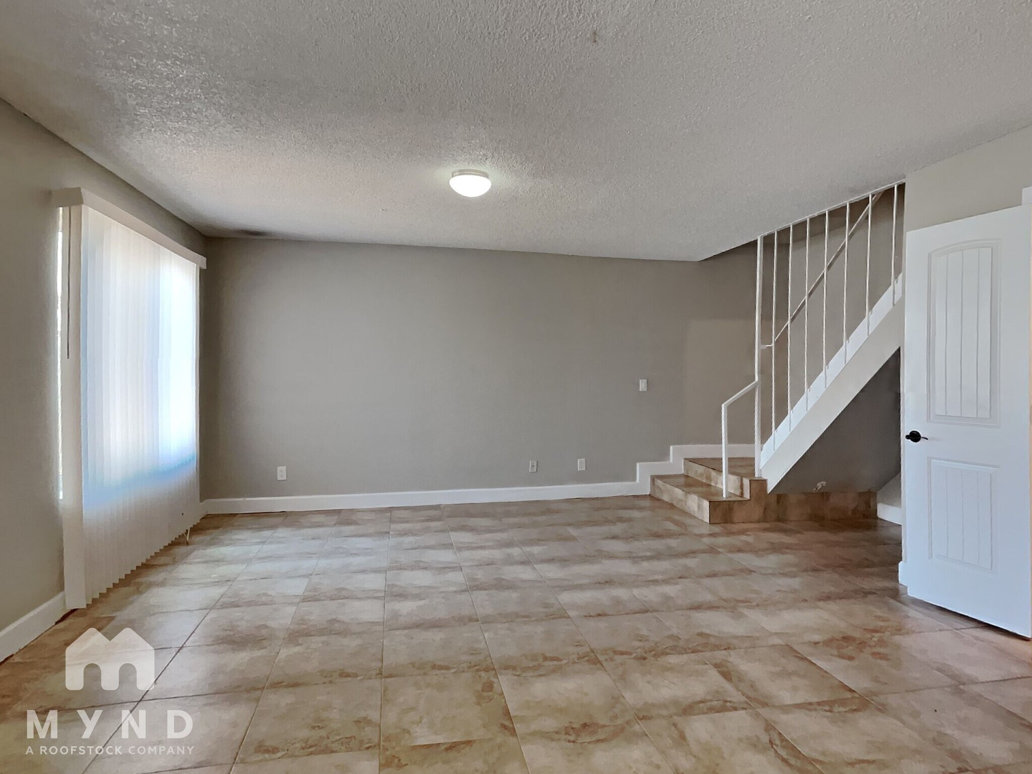 Building Photo - 2132 W Glenrosa Ave