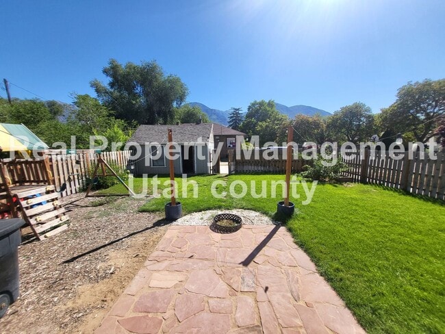 Building Photo - Pet Friendly Home in Provo