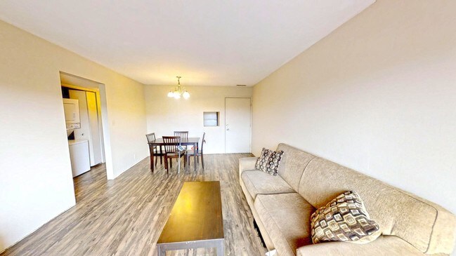 Building Photo - 811 W Oregon St