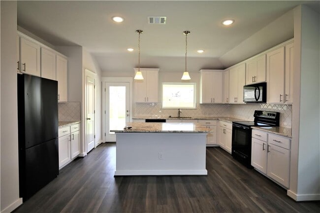 Building Photo - 635 Pheasant Hill Ln