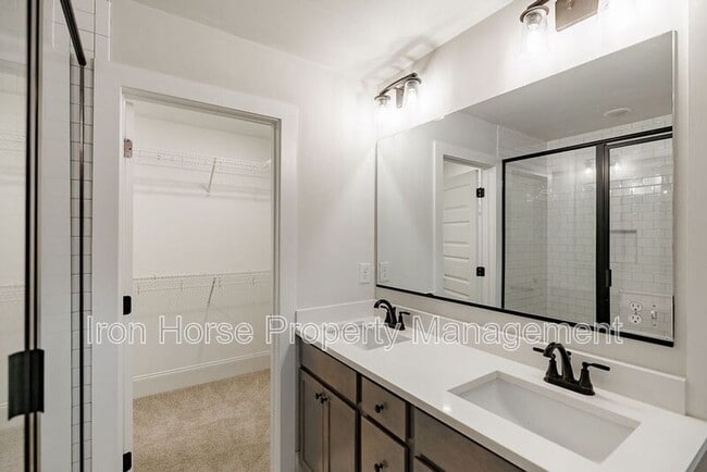 Building Photo - 125 Harper St