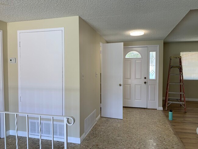 Building Photo - 2822 Caricia Dr