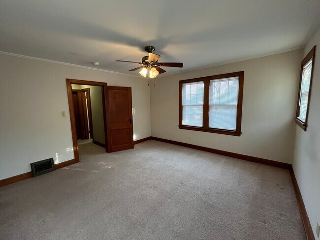 Building Photo - 509 W Crawford St