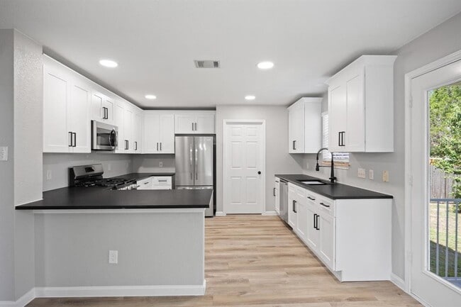 Building Photo - 1413 Catalina Dr