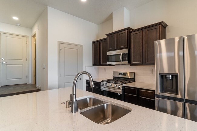 Building Photo - 3 Bedroom Santa Fe Townhouse