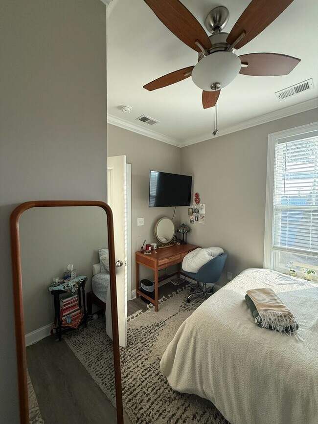 Building Photo - 44 Grove St