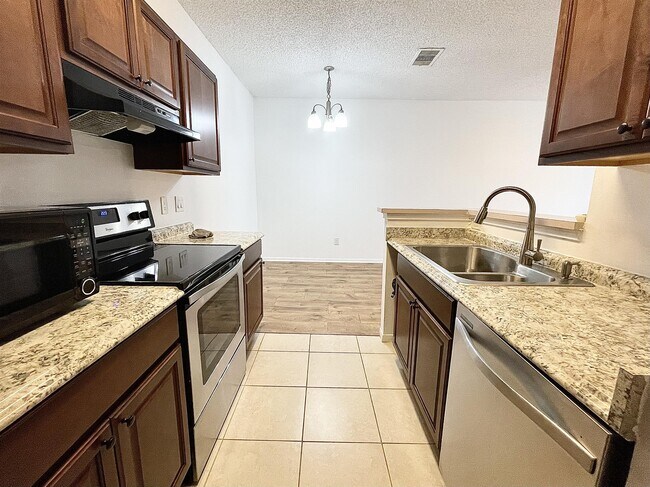 Building Photo - 2516 Grassy Point Dr