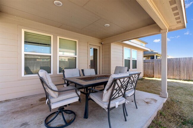 Building Photo - 504 Longmount Cv