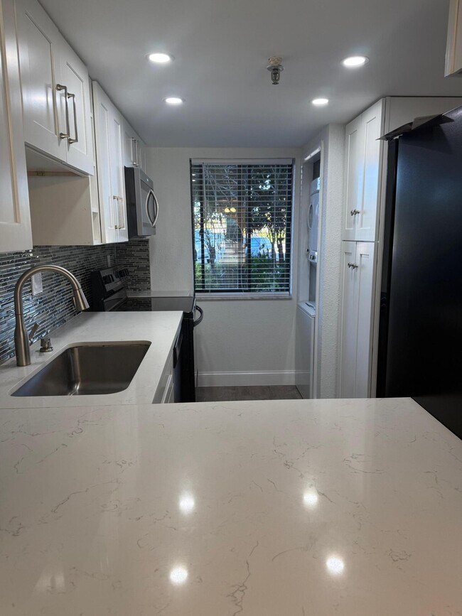 Building Photo - 2786 Tennis Club Dr