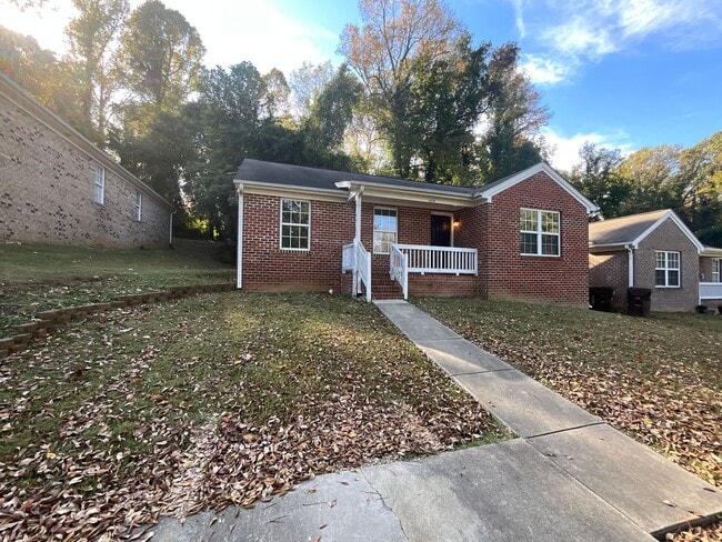 Building Photo - NE HIGH POINT! Newly renovated & painted 3...