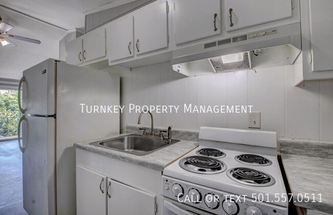Building Photo - 4700 Lynn Ln