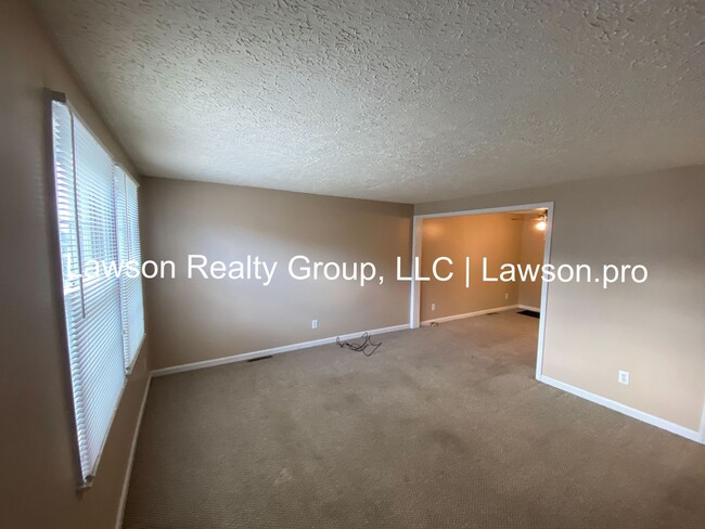 Building Photo - Charming Salem Townhome