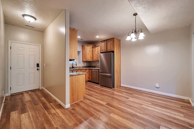 Building Photo - 2409 Adelaide Dr