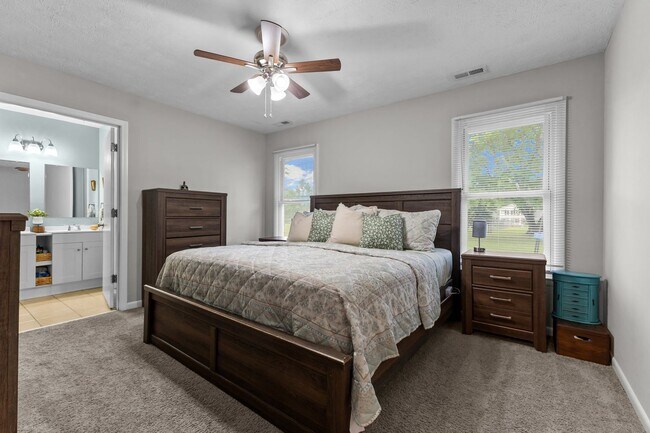 Building Photo - Updated 3 Bed, 2 Bath Home with Fenced Yard