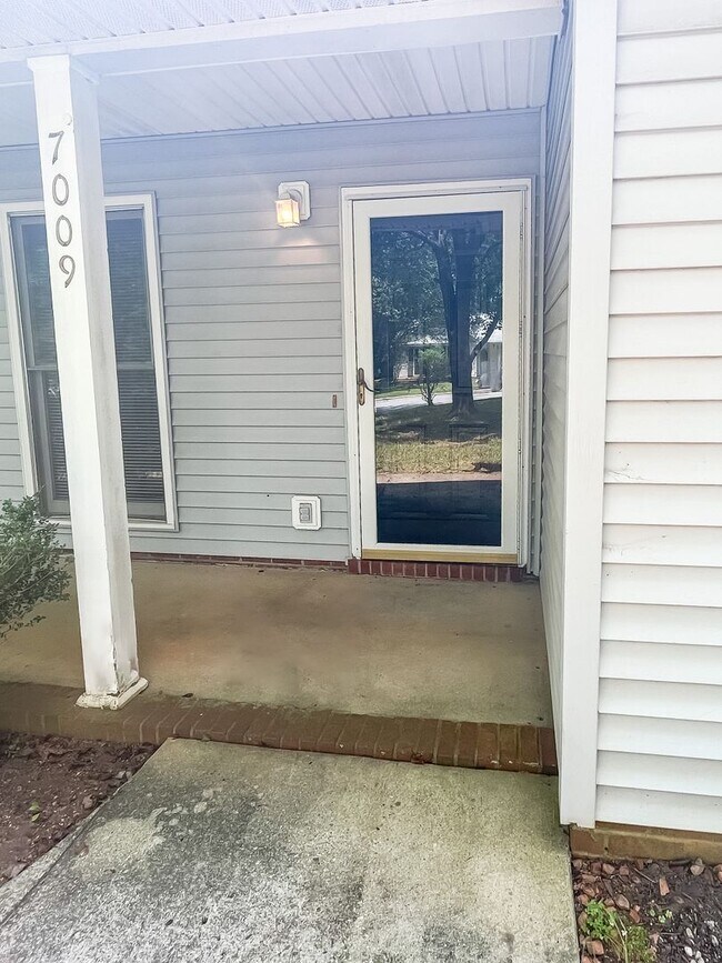 Building Photo - 3 bedroom, 2 bathroom ranch style home in Greensboro, NC