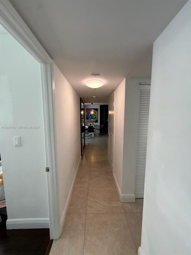 Building Photo - 600 NE 36th St