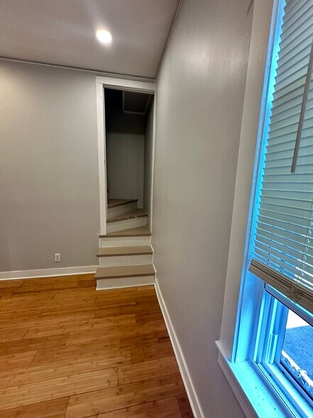 Building Photo - 3255 N Kenneth Ave