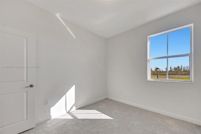 Building Photo - 2546 SE 29th St