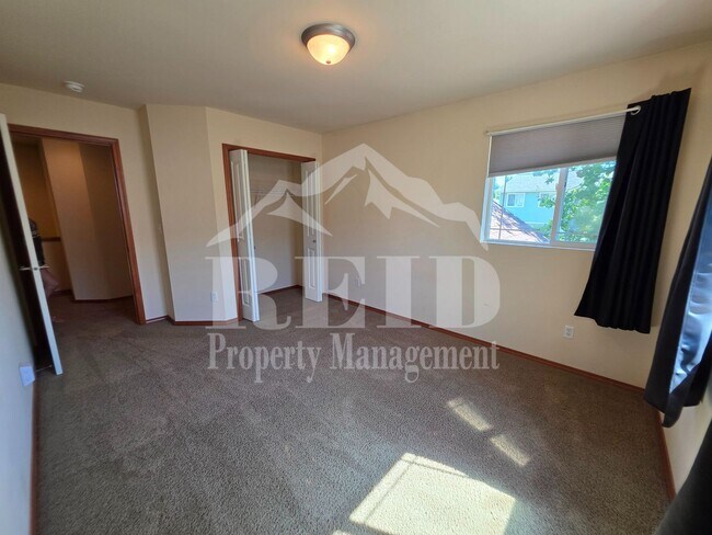 Building Photo - 1080 Heron Ridge Ave