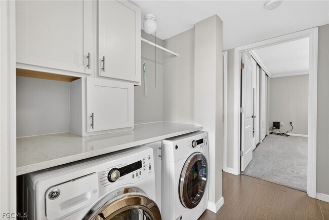 Building Photo - 7430 Lake Breeze Dr