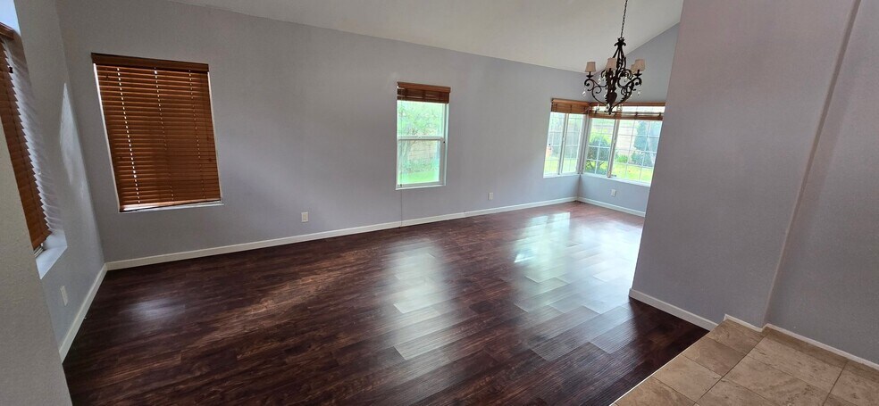 Building Photo - 766 S Morningstar Dr