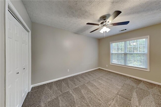 Building Photo - 131 Trellis Ct