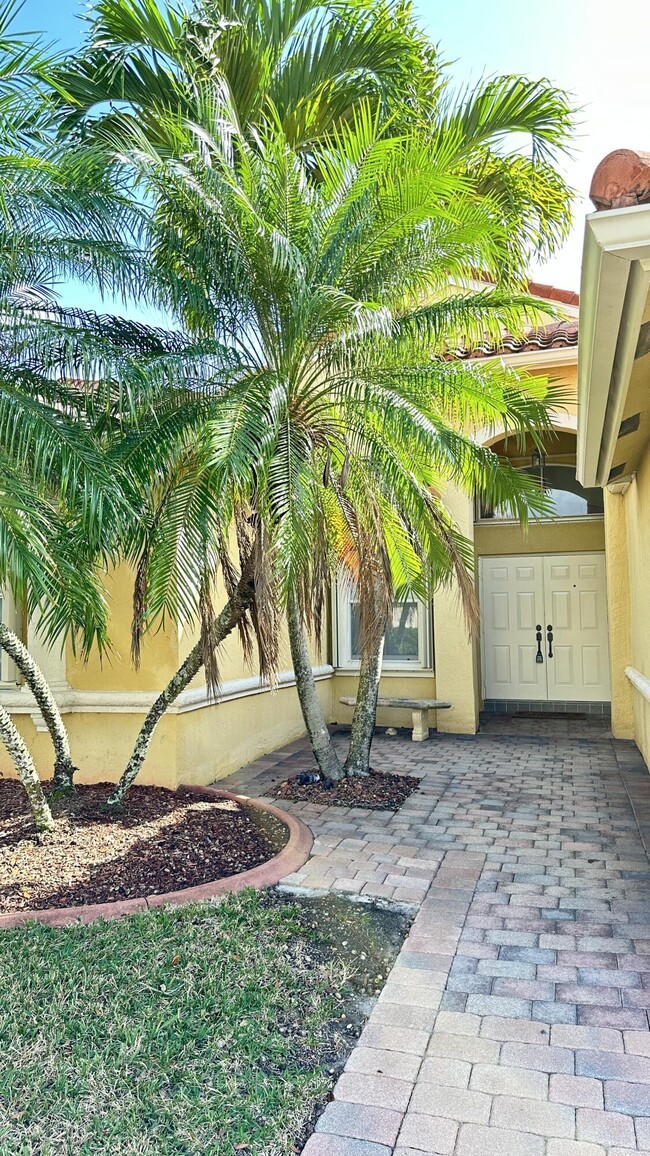 Building Photo - 19010 SW 10th St