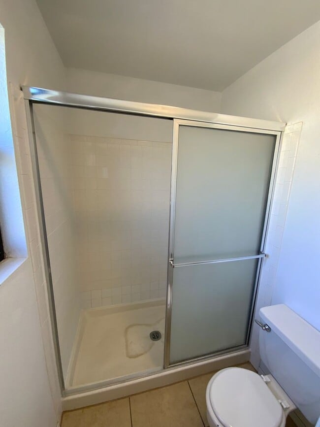 Building Photo - 3 Bedroom Single Story Home Available Near...