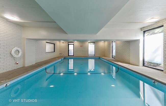 Building Photo - Spacious 2 Bed 2 Bath, East Lakeview