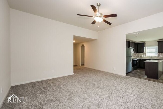 Building Photo - 111 Palomino Bnd Dr