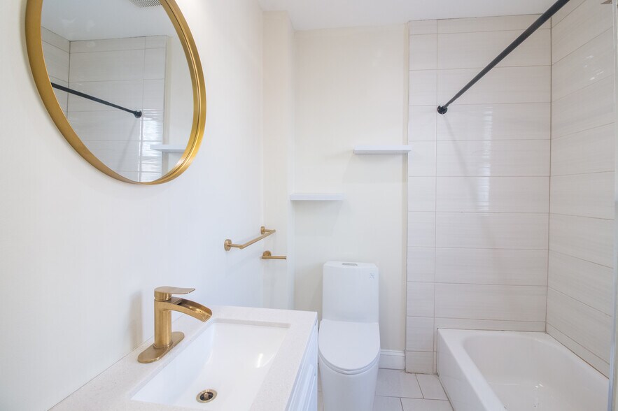 main bathroom - 187-189 Littleton Ave