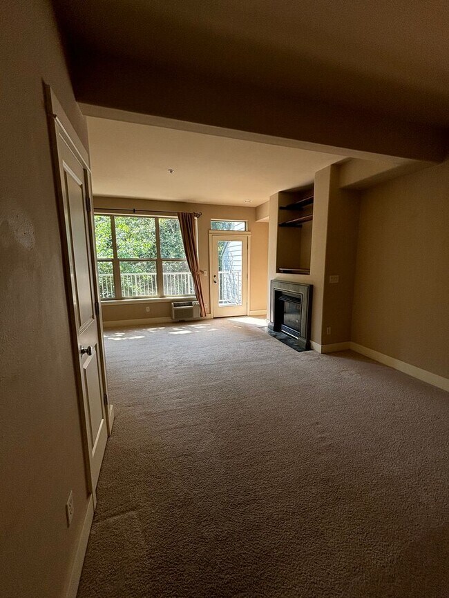 Building Photo - 5cart01