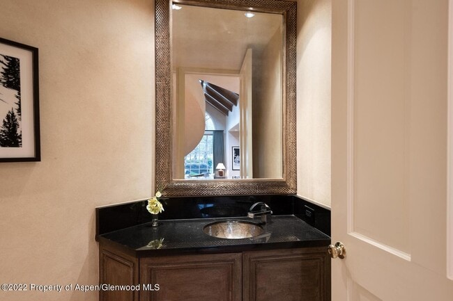 Building Photo - 504 N 8th St