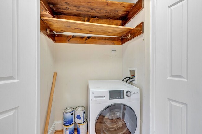 Building Photo - 1367 K St SE