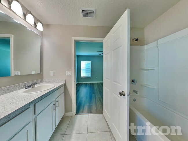 Building Photo - 624 Bullrush Ct