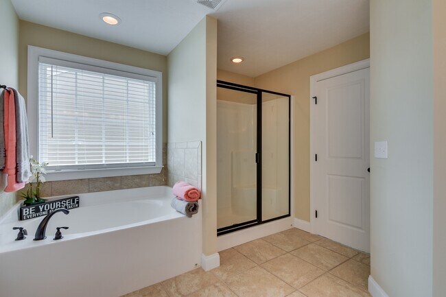 Building Photo - 5458 Everlook Cir