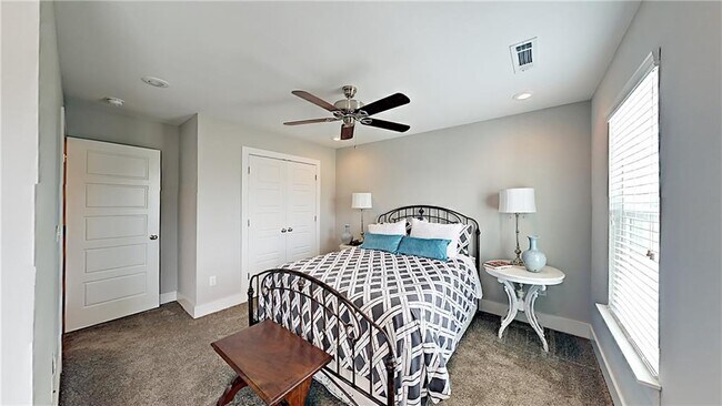 Building Photo - 6519 W Pleasant Way