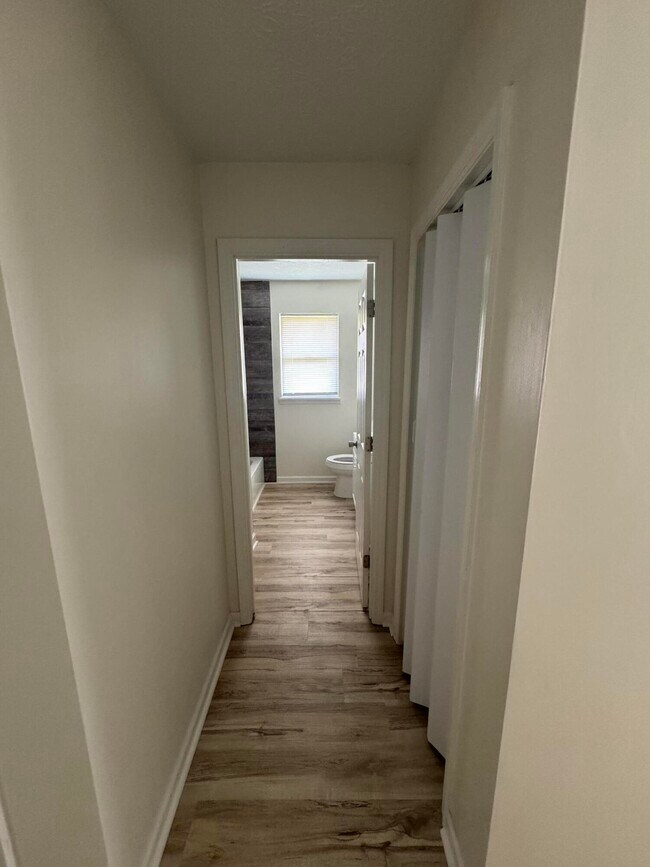 Building Photo - 425 Patrician Pl