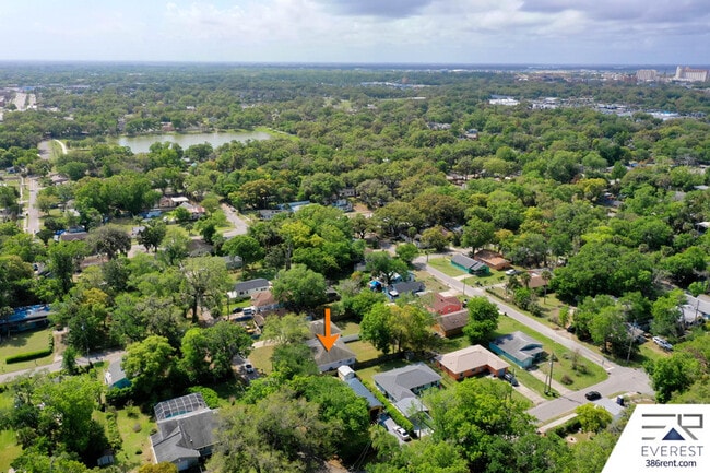 Building Photo - 734 Flora St