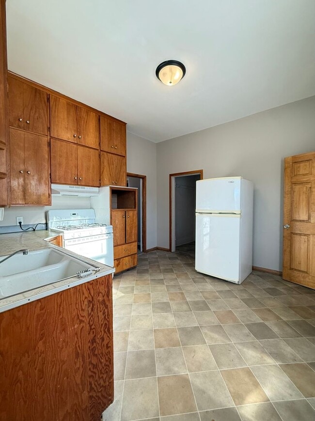 Building Photo - 2 Bedroom Home in a Quiet East End Location