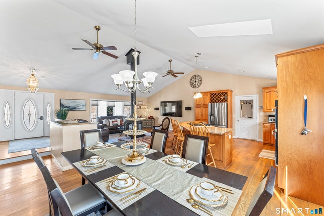 Building Photo - 75 Eureka Ave