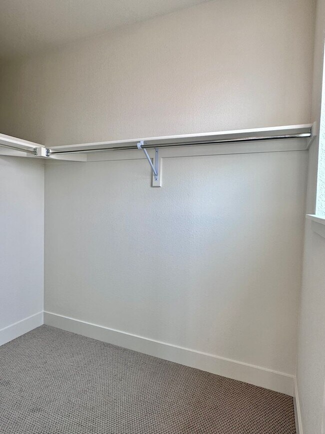 Building Photo - Luxury 3 Bedroom Townhome in the Heart of ...