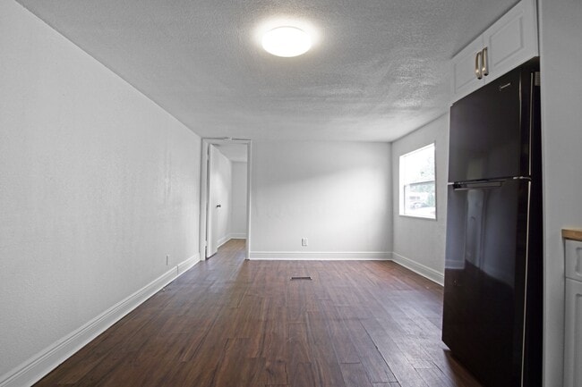 Building Photo - 26 Forest Dr