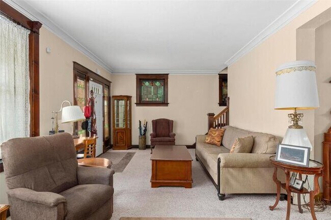 Building Photo - Fantastic 3bd/1.5ba home! Coming soon!